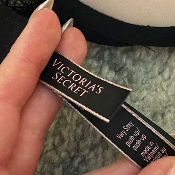 VS bombshell shine strap push-up bra - Picture 4 of 4